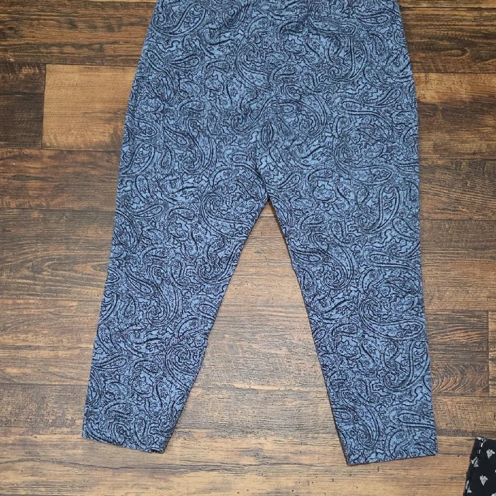 J. Jill Kids Leggings - Blue Paisley and Black Pattern - Picture 4 of 7